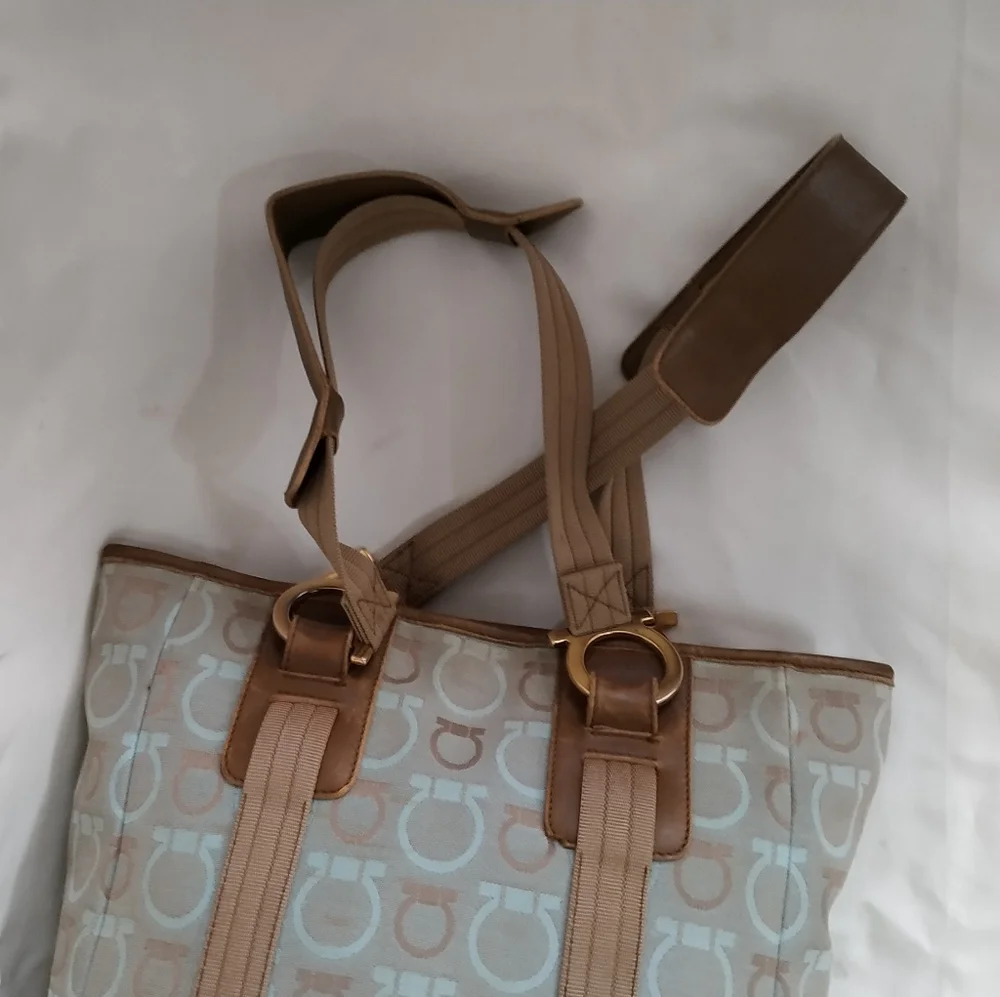 Salvatore Ferragamo Gancini Handbag AF215373 (Authentic ) - Picture 15 of 17